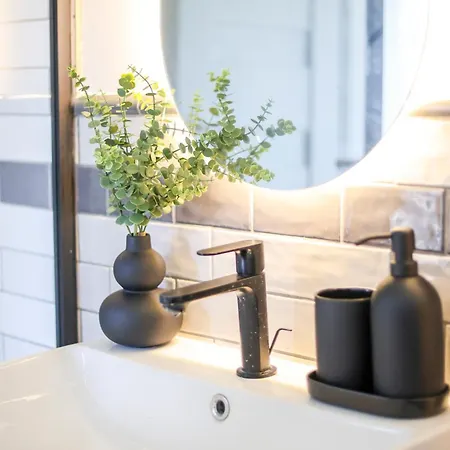 Pipacs Es Buborek * 벌러토누드버리