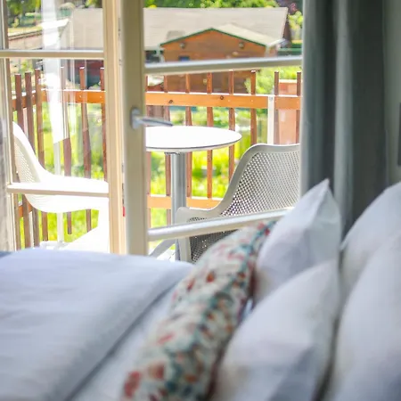 Pipacs Es Buborek * 벌러토누드버리