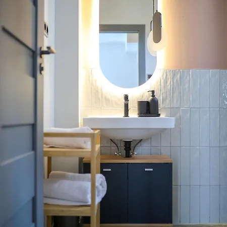 Pipacs Es Buborek * 벌러토누드버리