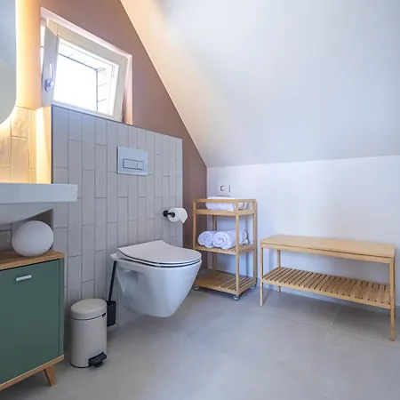 Pipacs Es Buborek * 벌러토누드버리