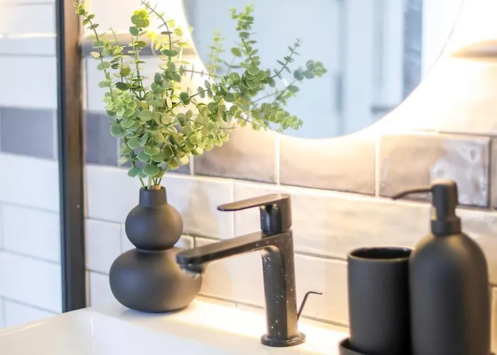 Pipacs Es Buborek * قرية بالاتونودفاري